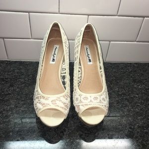 American Eagle Cream wedge platform shoes